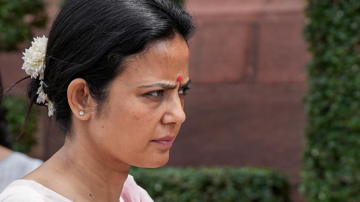जय देहाद्राई ने "शांति प्रस्ताव" के रूप में महुआ मोइत्रा के खिलाफ एचसी मानहानि मामले से नाम वापस ले लिया