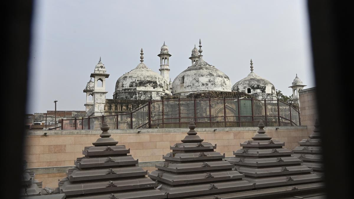 ज्ञानवापी समिति की याचिका पर काशी विश्वनाथ मंदिर के ट्रस्टियों को सुप्रीम कोर्ट का नोटिस