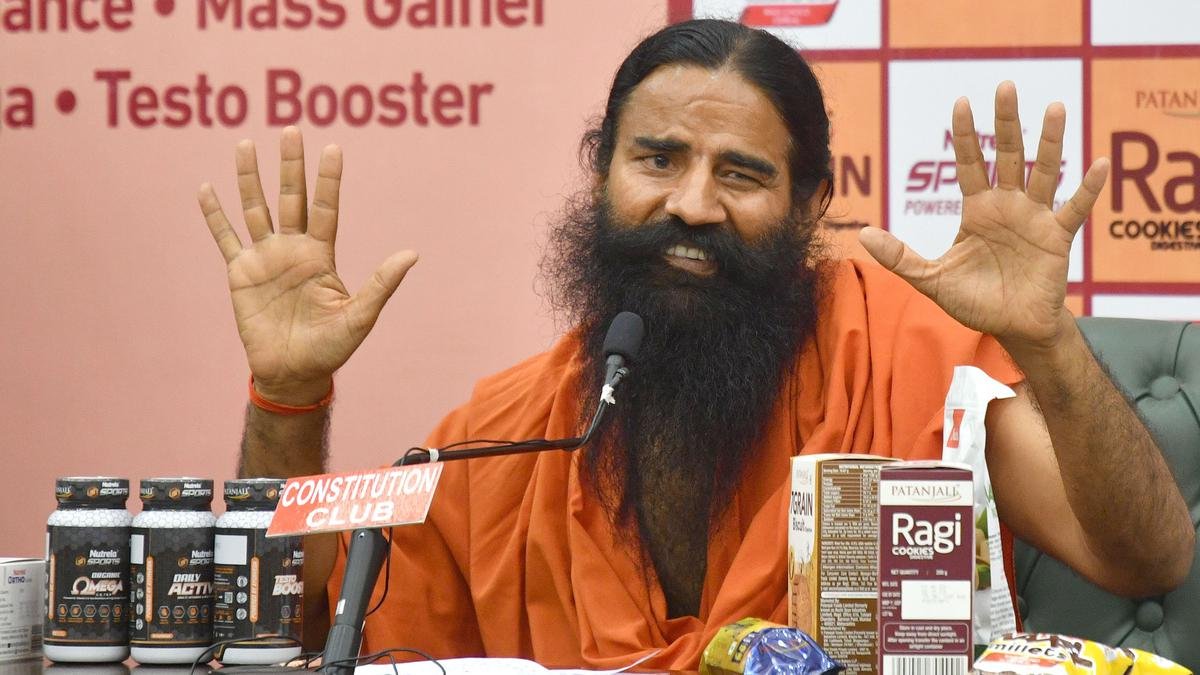 पतंजलि विज्ञापन मामला: रामदेव, पतंजलि एमडी SC में पेश हुए