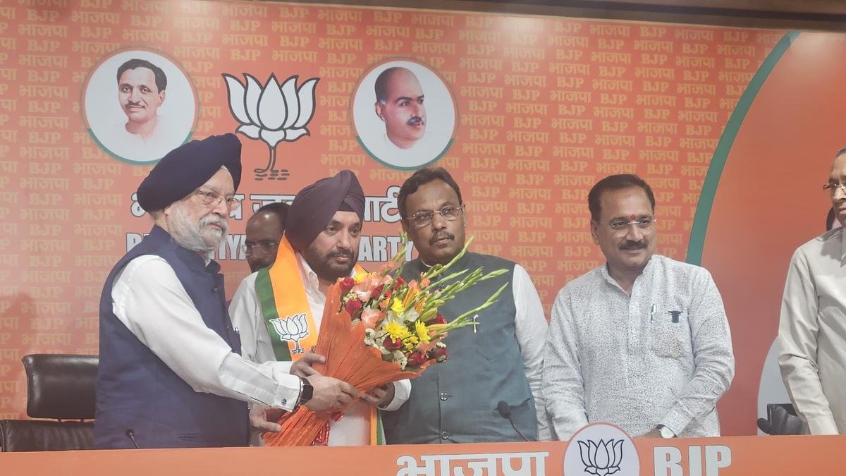 दिल्ली कांग्रेस के पूर्व अध्यक्ष अरविंदर सिंह लवली बीजेपी में शामिल हो गए
