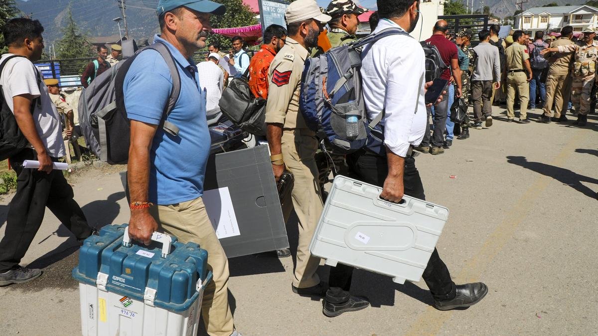 जम्मू-कश्मीर में पहले चरण के चुनाव की तैयारियां शुरू, एक दशक बाद सात जिलों में होगा मतदान