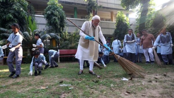 प्रधान मंत्री मोदी ने गांधी जयंती पर स्वच्छ भारत अभियान के 10 साल पूरे होने का जश्न मनाया