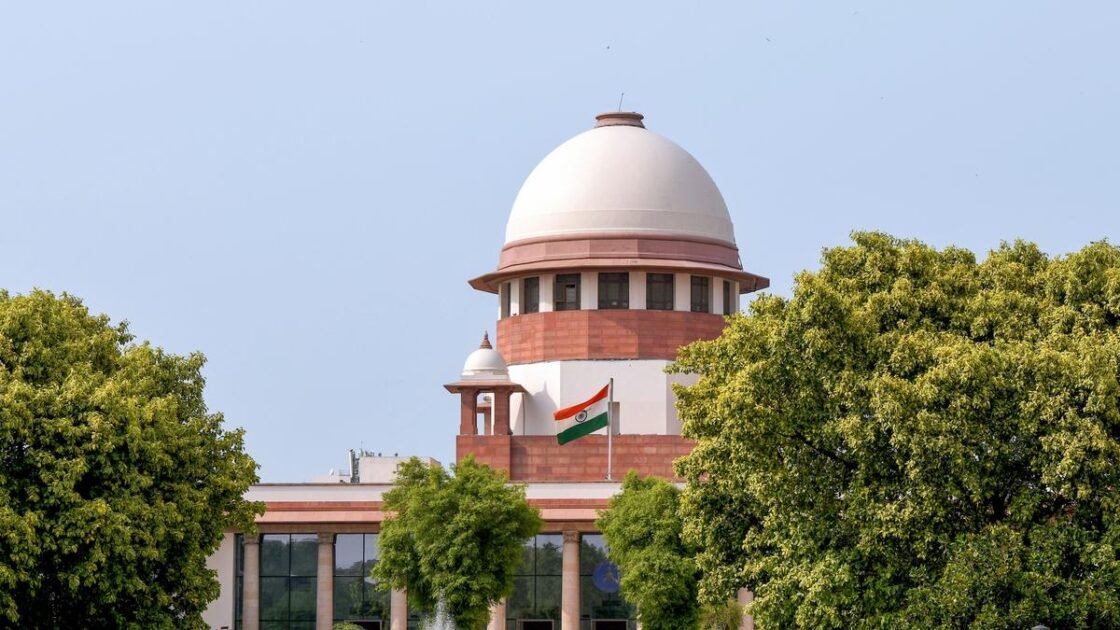 बिहार SIR विवाद सुनवाई मुख्य बातें: याचिकाकर्ताओं ने सुप्रीम कोर्ट को बताया कि चुनाव आयोग के पास नागरिकता निर्धारित करने का अधिकार नहीं है।